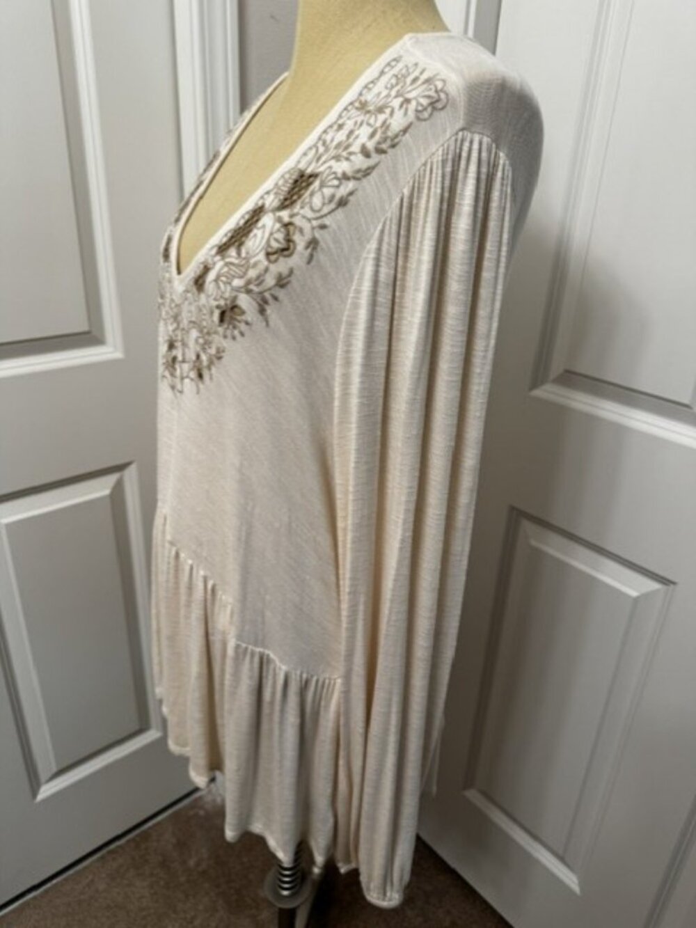Torrid Cream Knit Tunic Top with neckline design (Size 2) - Picture 2 of 5